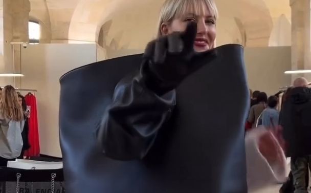 Snimka opet viralna: Pogledajte torbu Balenciage koju opisuju kao "najgluplju stvar ikada"