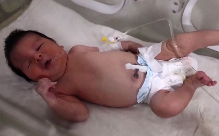 Haos u Siriji: Naoružani napadači upali u bolnicu gdje je smještena Aya, beba rođena pod ruševinama