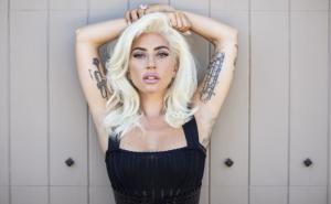 Lady Gaga glumi Harley Quinn u nastavku Jokera, objavljena prva fotografija