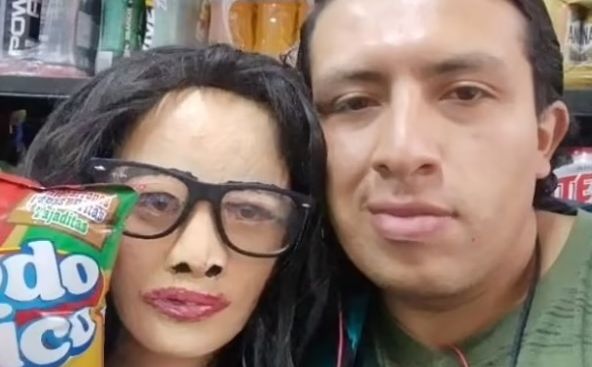 Iz bizarnog u bizarnije: Kolumbijac zaručio lutku, a sad očekuju prinovu