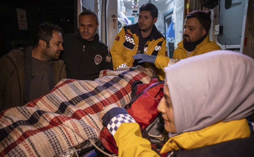 Novo čudo u Turskoj: Ispod ruševina nakon 257 sati spašena žena