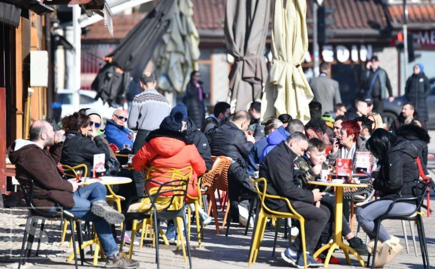 Prošetajte s nama Sarajevom: Savršen dan za kafu u bašti omiljenog kafića