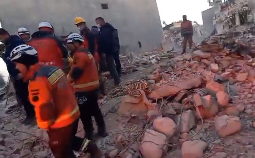 Još uvijek ima nade: Spašen 45-godišnji muškarac iz ruševina 278 sati nakon zemljotresa
