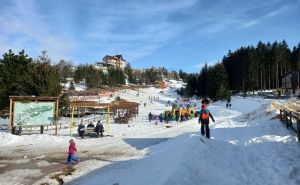 Lijepo vrijeme izmamilo građane i turiste: Trebević danas bio premalen da primi sve goste