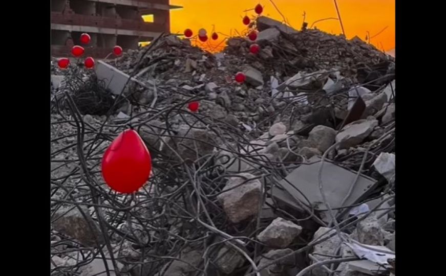 Turska: Crveni baloni postavljeni na ruševine u čast stradaloj djeci