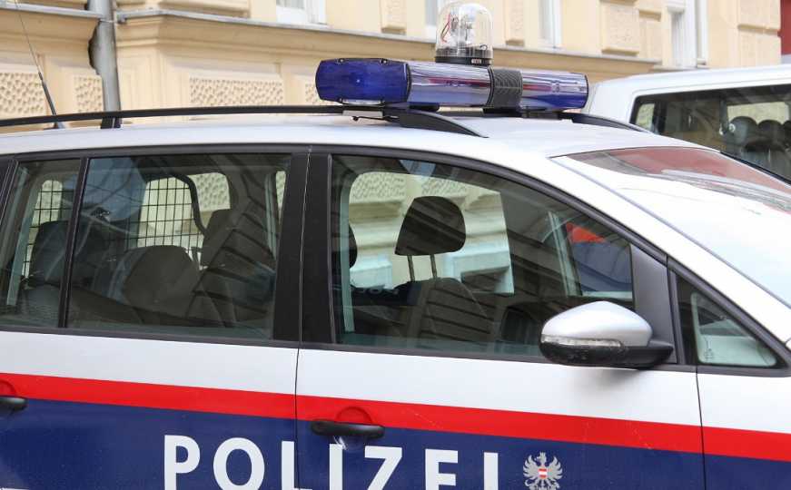 Intervenirala policija: Maloljetnik iz BiH nasrnuo nožem na Austrijanca