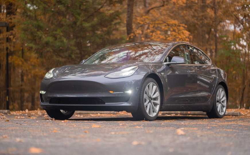 Tesla morala povući više od 300 hiljada automobila s tržišta u SAD-u, evo i zašto