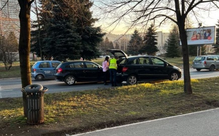 Udes u Sarajevu izazvao saobraćajni kolaps, na terenu policija