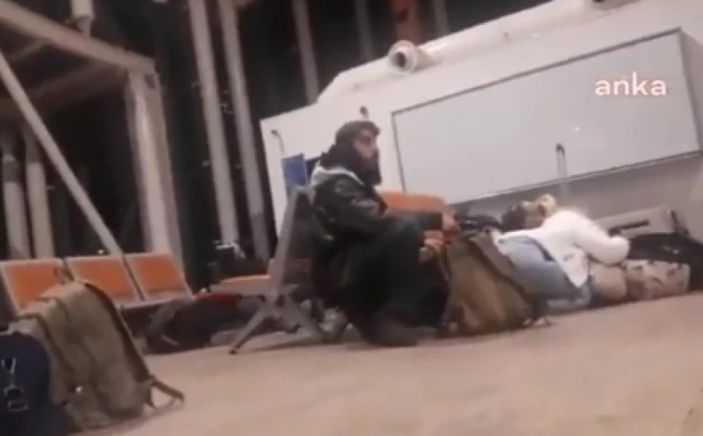 Uznemirujući snimak: Na aerodromu u Hatayu vladala velika panika među putnicima