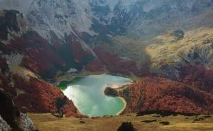 Jezero u obliku srca je komad raja na zemlji: Nalazi se na granici BiH i Crne Gore
