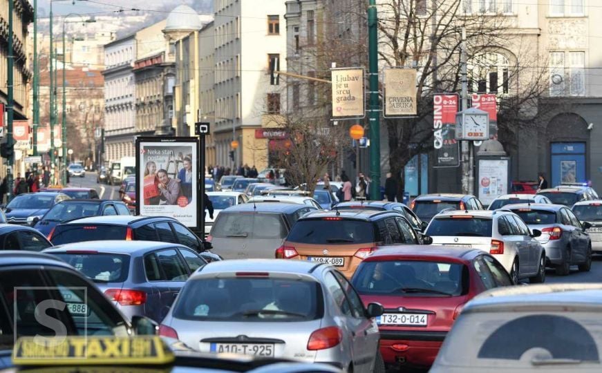 I danas "špica" u Sarajevu: Pogledajte saobraćajni kolaps u gradu
