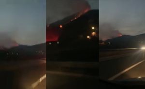 Drama u Kaknju: Šumski požar uočen pored autoputa A1