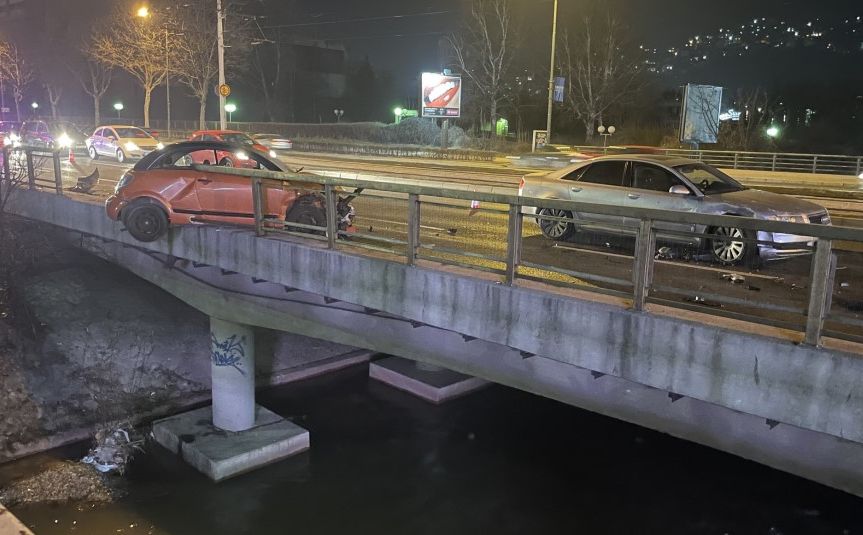 Teška saobraćajna nesreća u Sarajevu: Jedna osoba povrijeđena