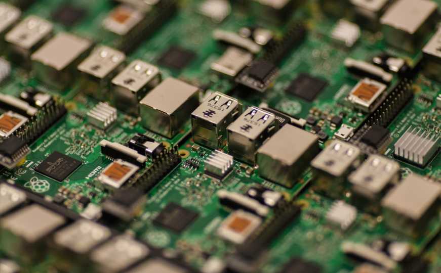 SAD planira otvoriti najmanje dva velika centra za proizvodnju čipova