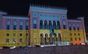 Vijećnica u bojama ukrajinske zastave: "Iz slobodarskog Sarajeva šaljemo poruke podrške"