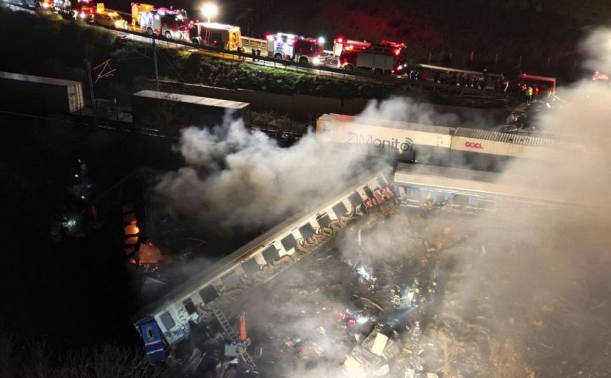 Strašan sudar vozova u Grčkoj: Ima mrtvih, u toku izvlačenje tijela iz zapaljenih vagona