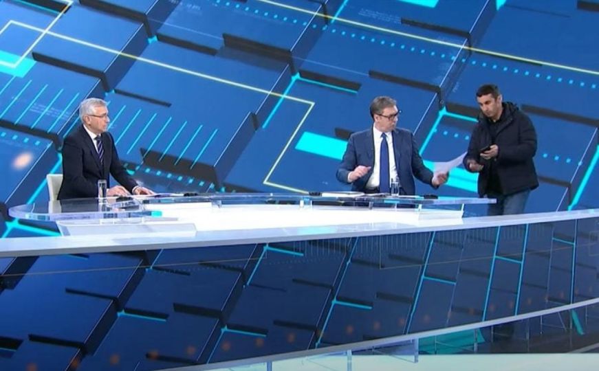 Aleksandru Vučiću u toku emisije uživo donijeli poruku: "Ovo je jako važno"