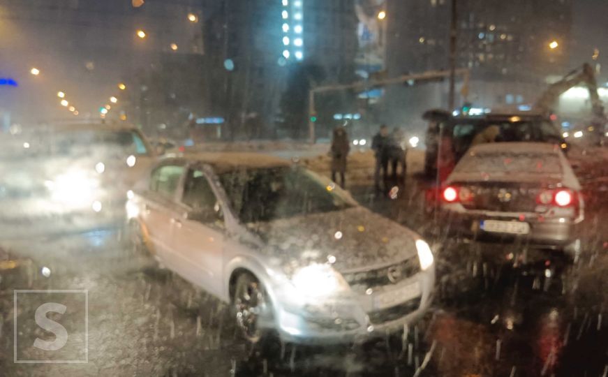 Udes u Sarajevu izazvao saobraćajni kolaps, sudjelovala tri vozila