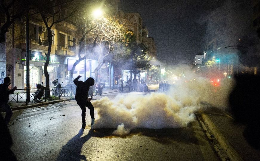 Protesti u Atini zbog željezničke nesreće: Demonstranti se sukobili sa policijom