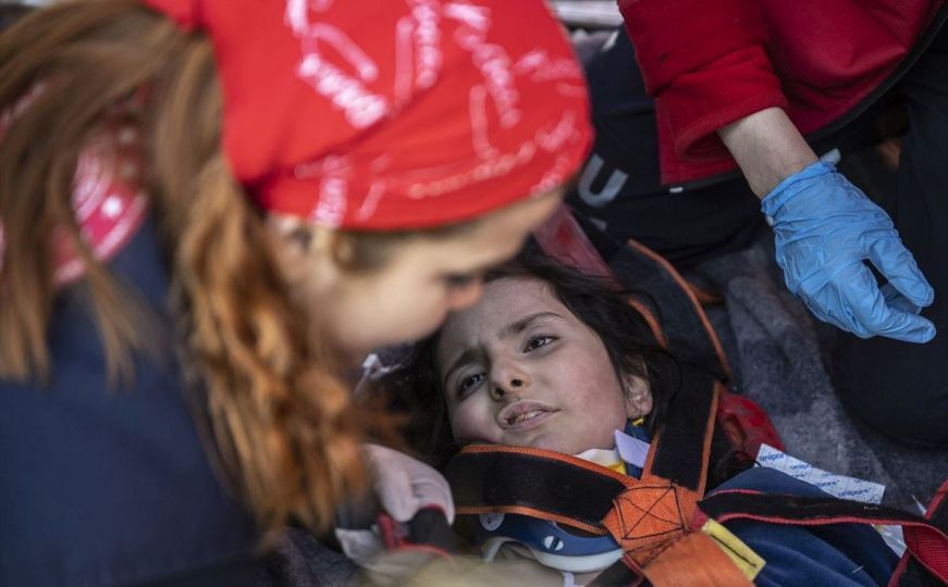 Crveni križ Federacije BiH pokrenuo kampanju „NISTE SAME za žene i djevojke u Turskoj i Siriji“