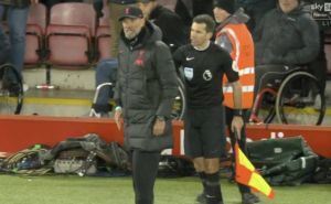 Navijač zamalo povrijedio igrača Liverpoola, Jurgen Klopp pobjesnio