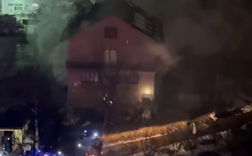 Požar u sarajevskom naselju: Zapalilo se prizemlje kuće