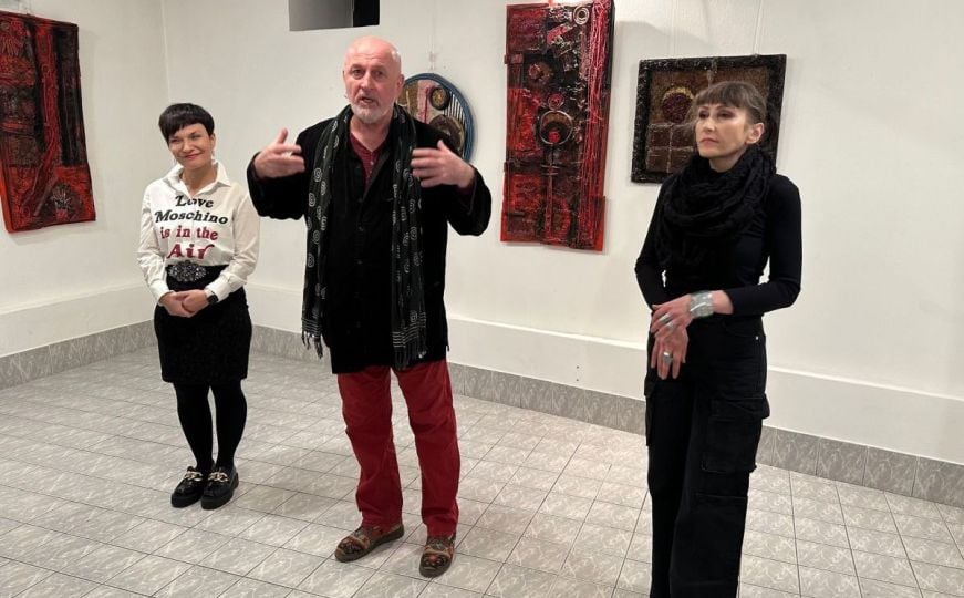 Osman Arslanagić otvorio samostalnu izložbu 'Tragovi pored puta'