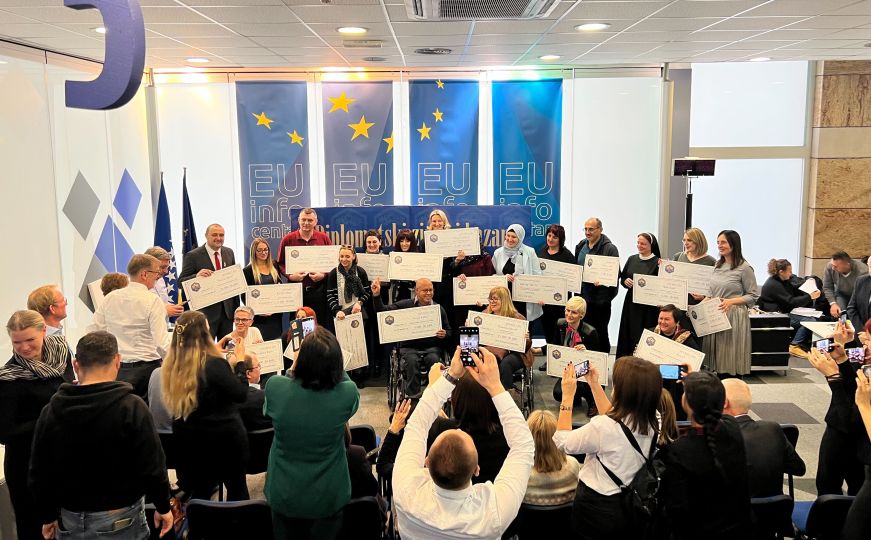 Diplomatski bazar: Delegacija EU zadovoljna, uručene donacije mnogobrojnim udruženjima