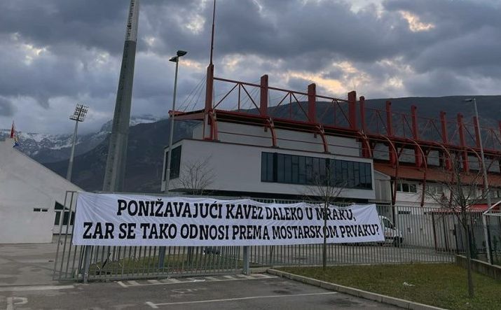 Na Veležovom stadionu osvanuo transparent navijača Zrinjskog