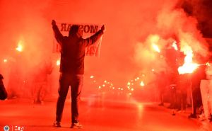 Navijači Zrinjskog upriličili spektakularan doček igračima nakon pobjede u derbiju protiv Veleža
