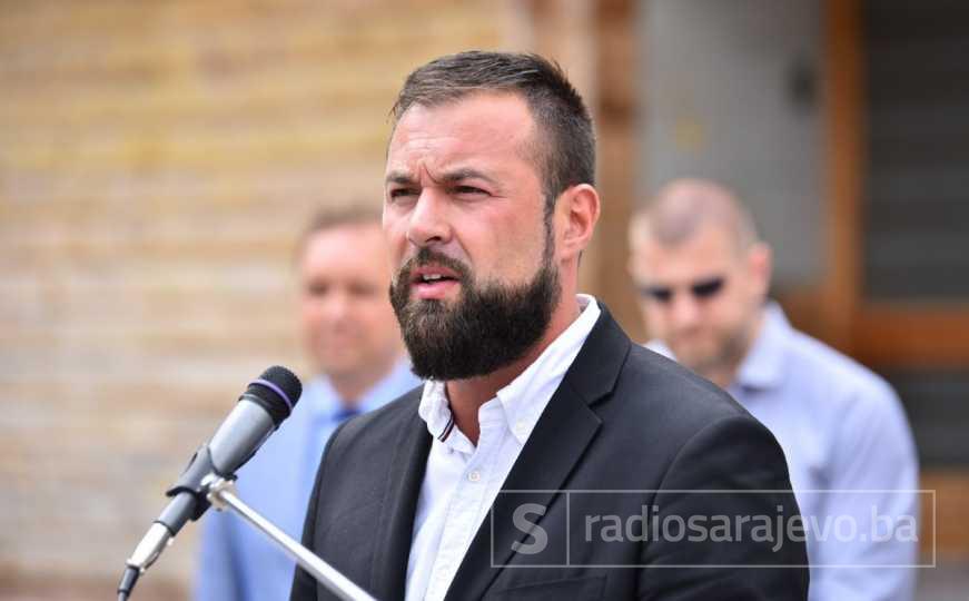 Uoči današnjih protesta u Sarajevu oglasio se Kenan Magoda: "Sutra podnosim tužbe"