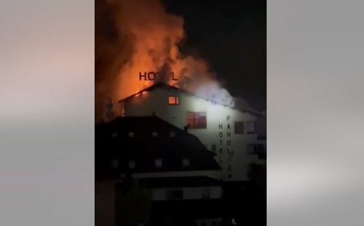 Detalji velikog požara na Vlašiću: Prvo je zahvatio krov, vatrogasci još uvijek na terenu