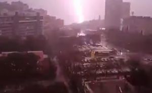 Snažno nevrijeme u Splitu: Saobraćajnice pod vodom, sijevaju munje...