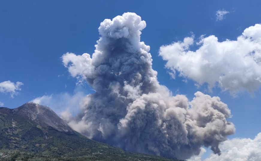Eruptirao vulkan Merapi u Indoneziji: Izbacio vreli oblak do sedam kilometara