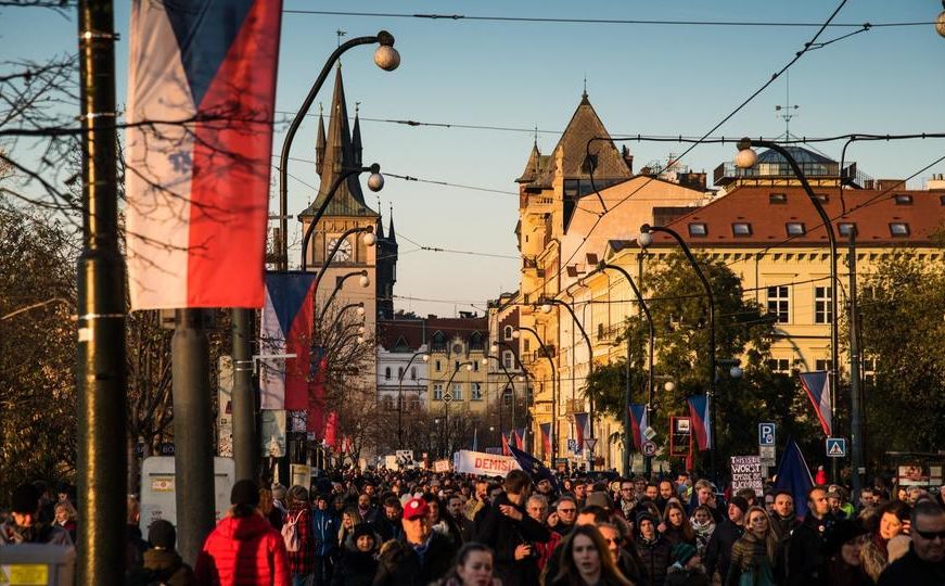 Zahtijevaju ostavku premijera: Protesti u Pragu okupili hiljade ljudi