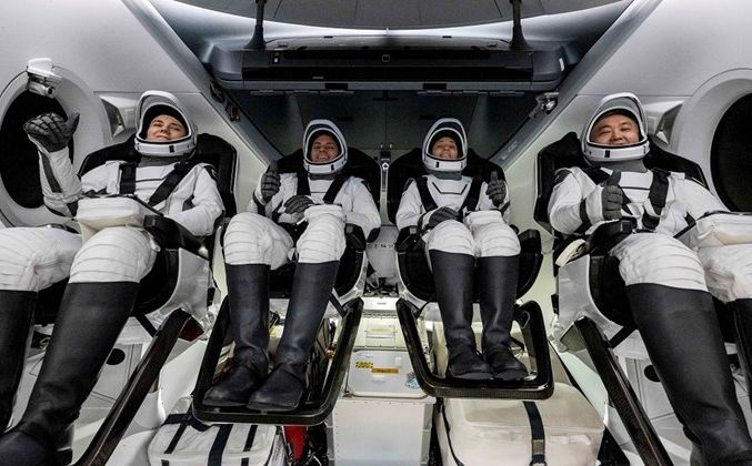 Četveročlana posada svemirske kapsule Crew Dragon sletjela na Zemlju