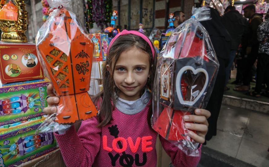 Ramazanske pripreme u Gazi: Palestinci kupuju i "ramazanski fenjer", simbol svetog mjeseca