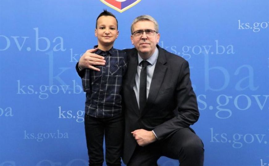 Ismail Zulfić "leptir bez krila" sa novom medaljom posjetio ministra Avdića