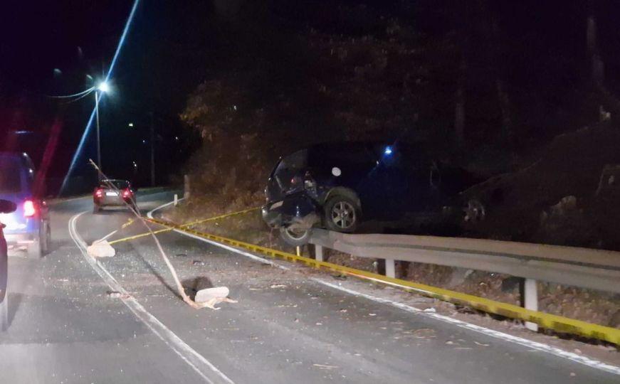 Video: Teška saobraćajna nesreća u Rakovici - vozilo sletjelo s ceste, jedno povrijeđeno