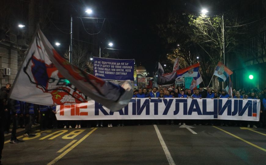 Burno na ulicama Beograda: Desničari 'branili Kosovo', Vučića optužili za izdaju