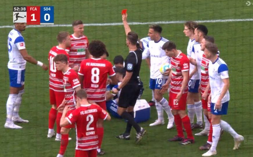 Ermedin Demirović brutalno startao i zaradio crveni karton: Nekoliko minuta prije asistirao za gol