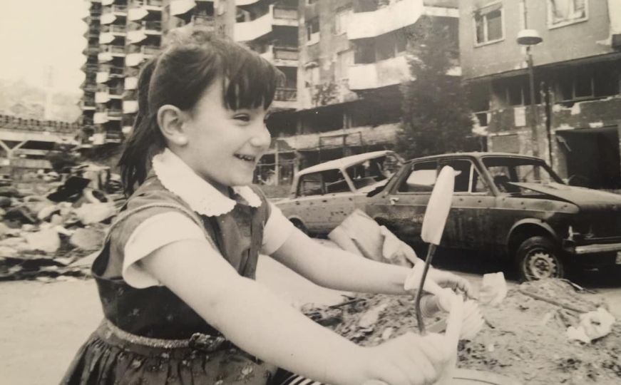 Sjećanje na reintegraciju Grbavice: Znate li ko je djevojčica sa fotografije?