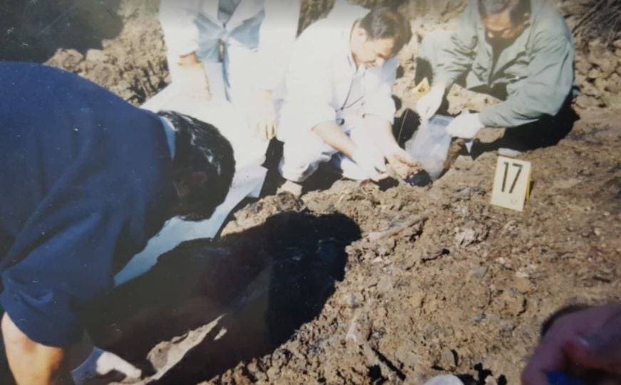 Ekshumirani posmrtni ostaci najmanje jedne žrtve genocida u Srebrenici