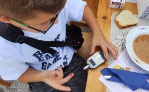 Osigurani senzori za mjerenje šećera u krvi za sve oboljele od dijabetesa tipa 1 u Kantonu Sarajevo
