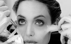 Transformacija Angeline Jolie u 'Zluradu' - jagodice, rogovi, zubi, crveni ruž...