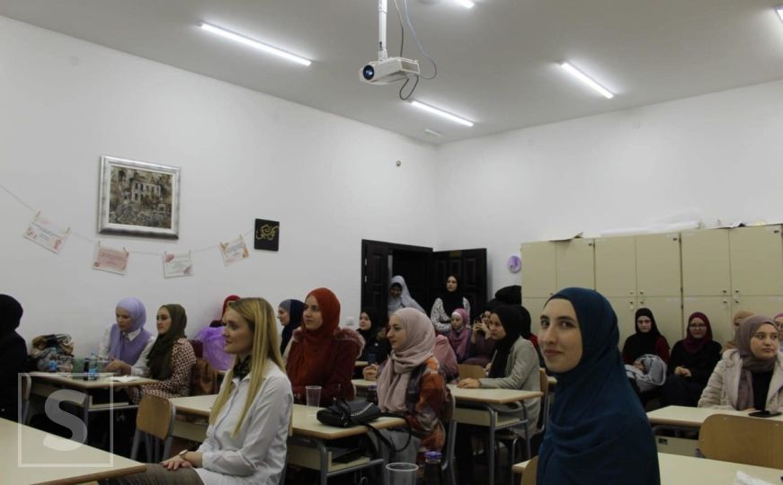 Incident u Sloveniji: Profesorica naredila učenici da skine hidžab jer 'nije po bontonu'