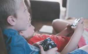 Američki psiholog ima savjet za roditelje: 'Pridružite se djeci u igranju videoigri'