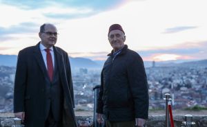 I Christian Schmidt prisustvovao pucanju topa na Žutoj tabiji: 'Ramazan Šerif Mubarek Olsun'