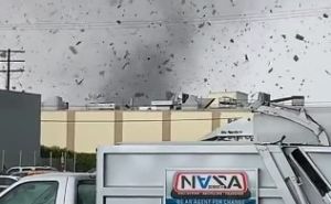 Nevrijeme u SAD: Okolinu Los Angelesa pogodio najjači tornado u posljednjih 40 godina