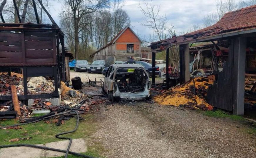 Intervenirali bijeljinski vatrogasci: Požar izbio u magazama, vatrena stihija "progutala" i vozilo